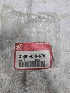 31401-kto-670 Honda Nos 88-89 Trx 250r Voltage Regulator Rubber
