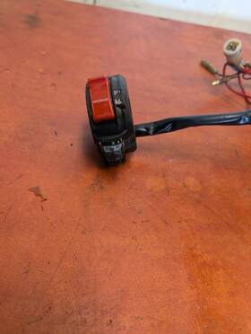 21v-83975-09-00 Yamaha 83 Ytm M225 Dxk Oem Left Handlebar Switch Ay42