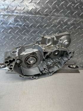 5tg-15100-00-00 Yamaha Yfz450 Yfz 450 Engine Right Center Cases Case 2004-2009 5tg-15100